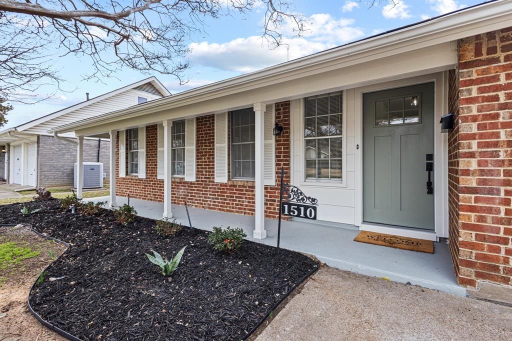 1510 Finley Road, Irving, TX 75062 Main Photo