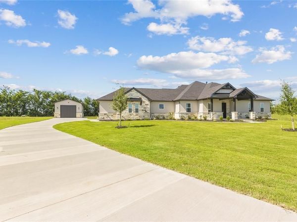 8401 Stallion Drive, Godley, TX 76044