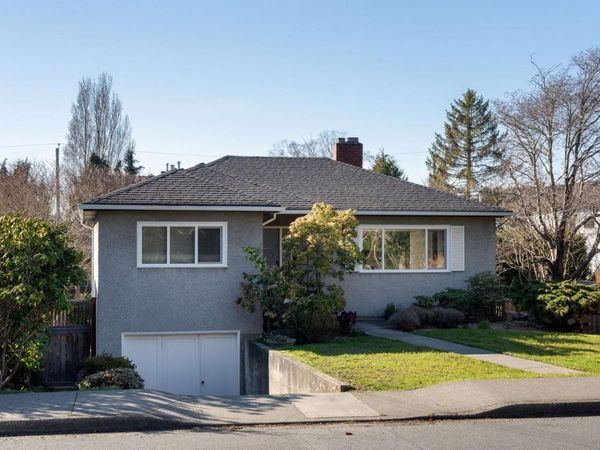 354 Foul Bay Rd , Victoria, BC V8S 4G8