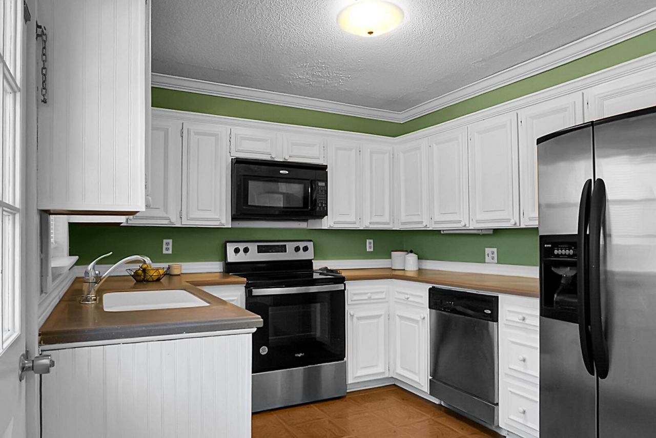 129 Melrose Place Photo 13