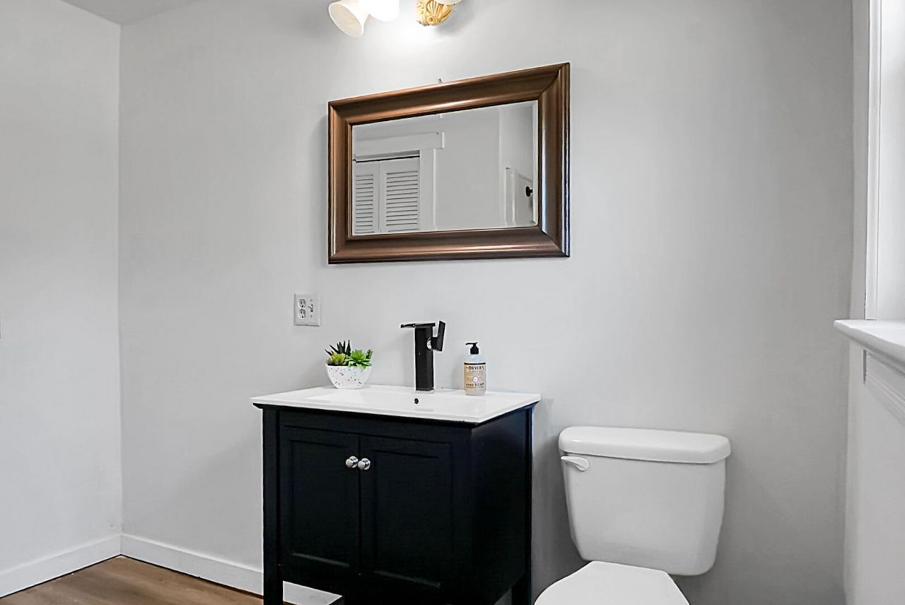 129 Melrose Place Photo 17