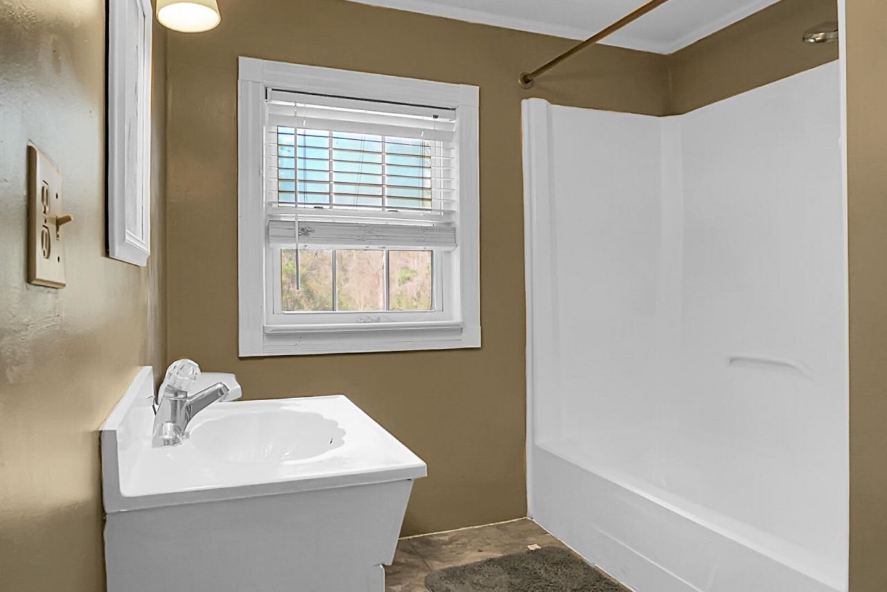 129 Melrose Place Photo 21