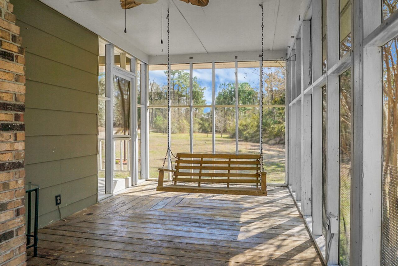 129 Melrose Place Photo 23