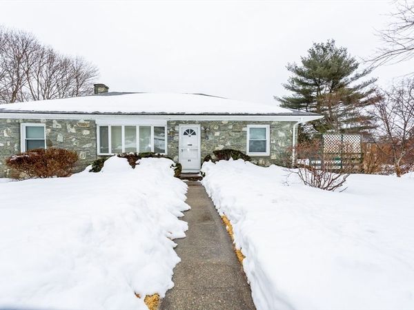 53 Lindsey Ln, Swansea, MA 02777