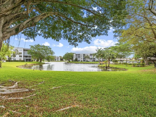 9340 Lagoon Place, Unit 206, Davie, FL 33324