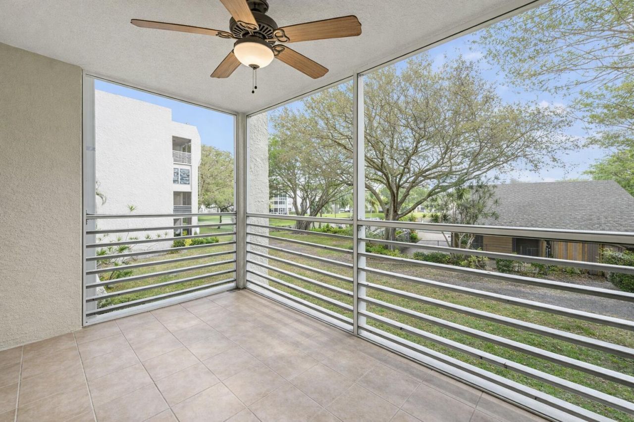 9340 Lagoon Place, Unit 206, Davie, FL 33324 Photo