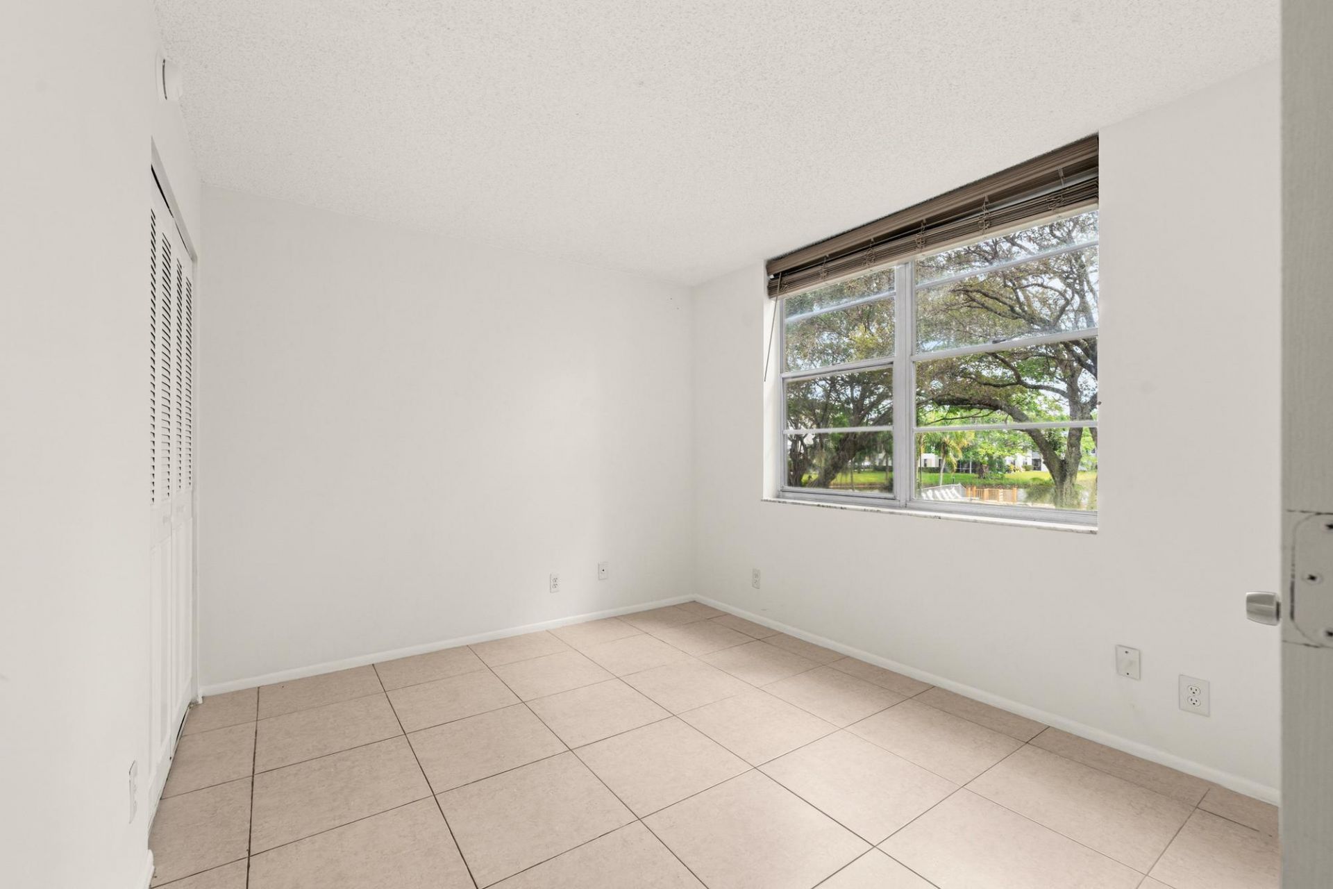 9340 Lagoon Place, Unit 206, Davie, FL 33324 Photo