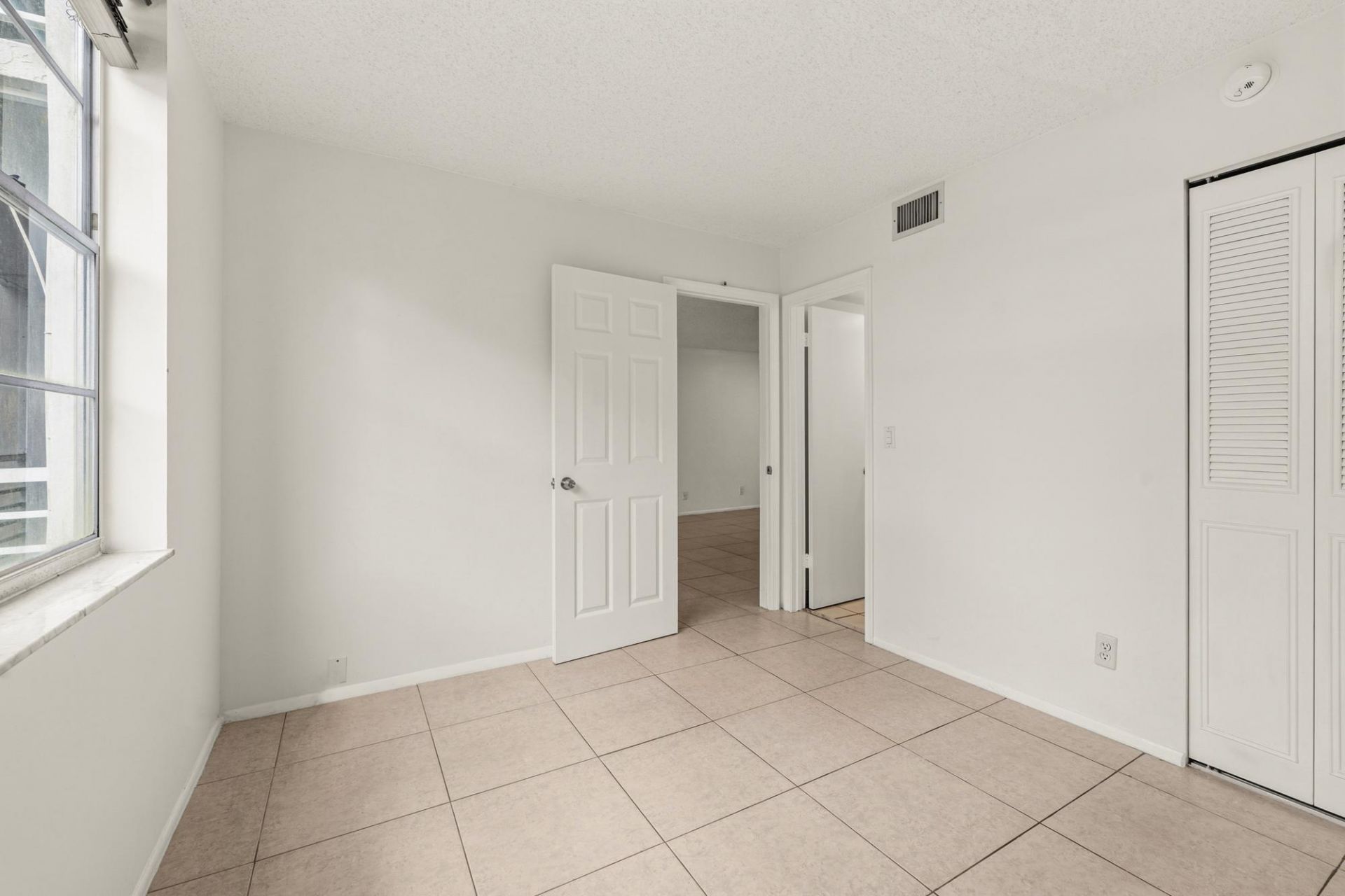 9340 Lagoon Place, Unit 206, Davie, FL 33324 Photo