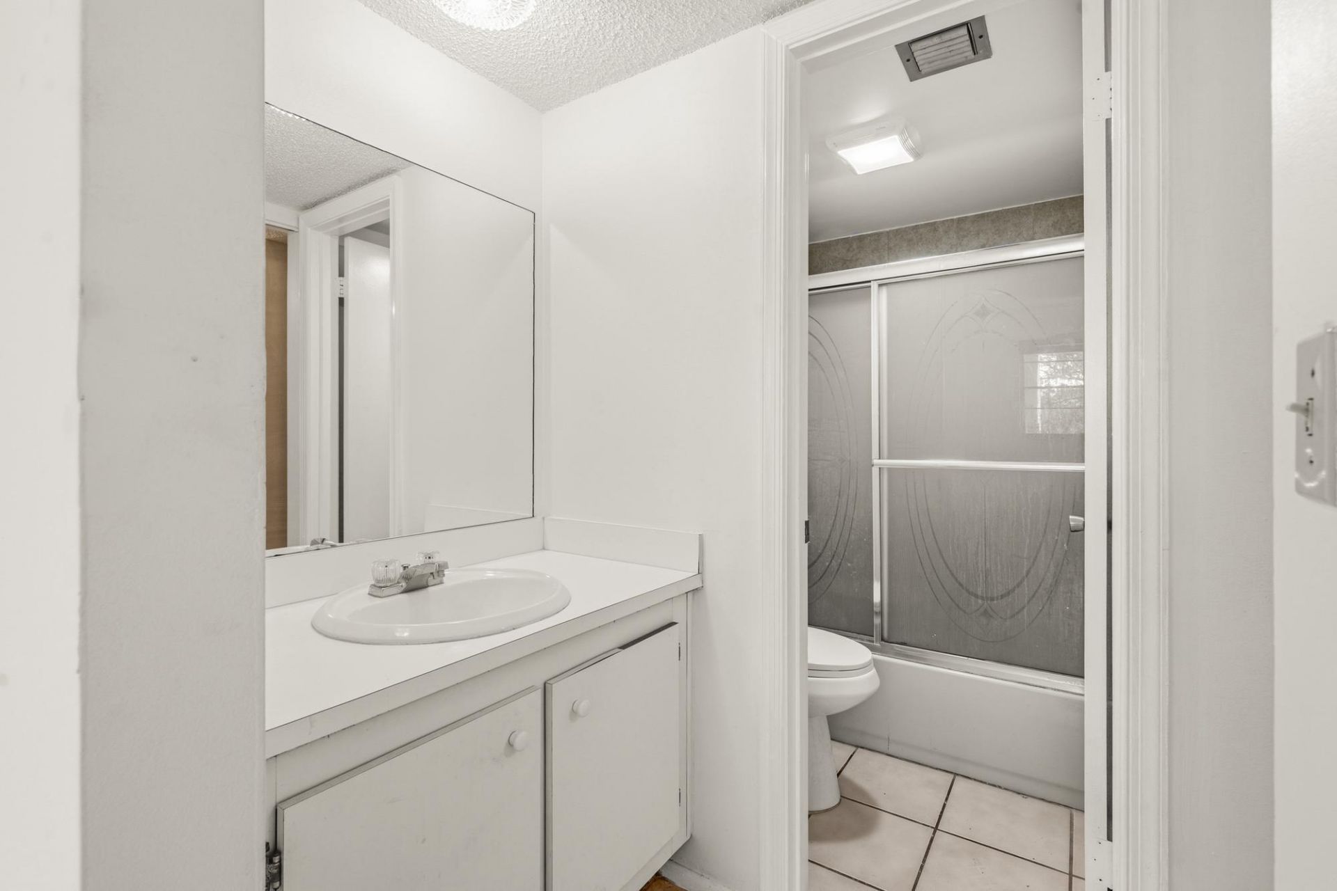 9340 Lagoon Place, Unit 206, Davie, FL 33324 Photo