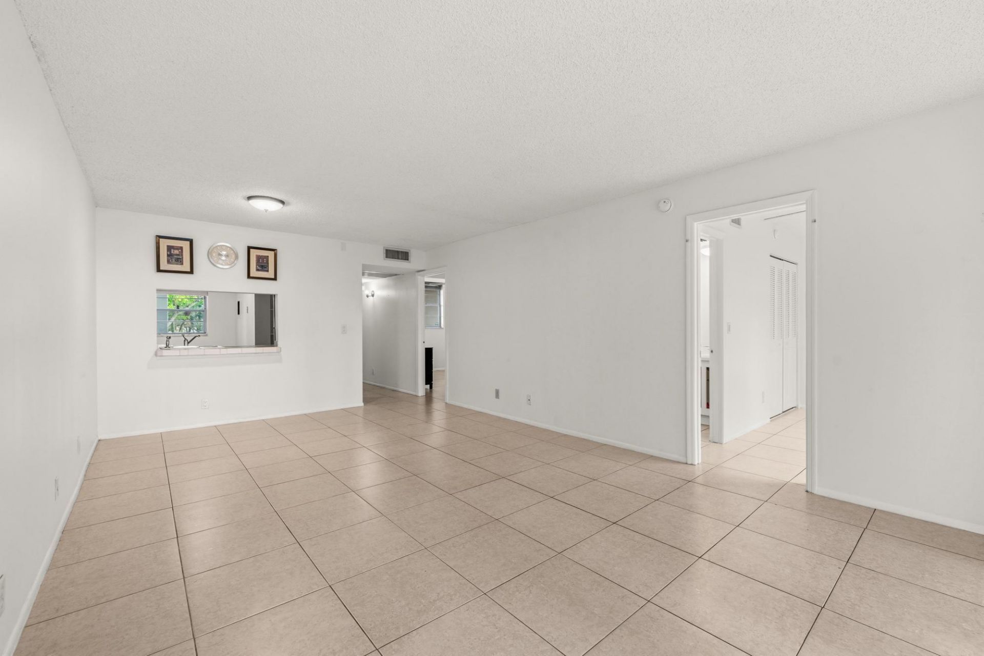 9340 Lagoon Place, Unit 206, Davie, FL 33324 Photo