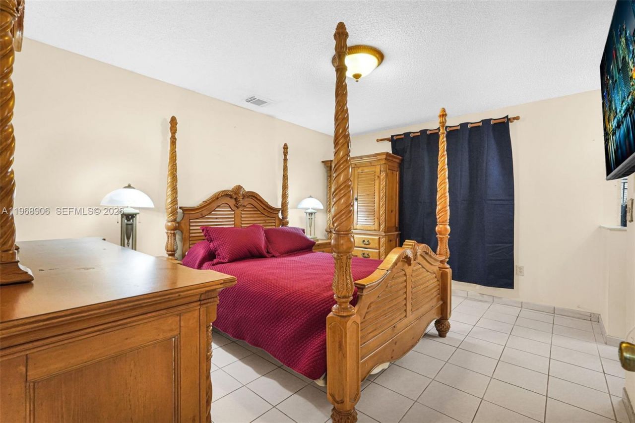 3289 W 70th St , Hialeah, FL 33018 Photo