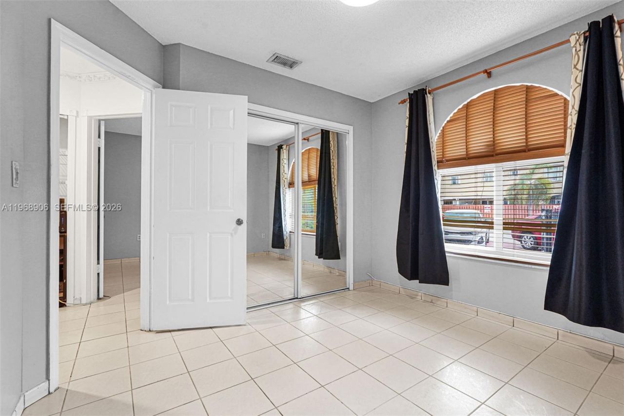 3289 W 70th St , Hialeah, FL 33018 Photo