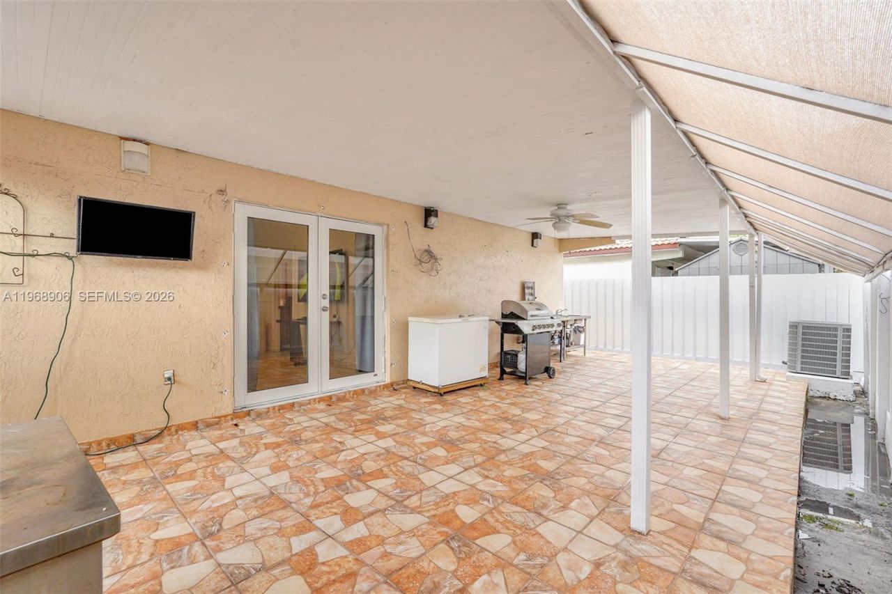 3289 W 70th St , Hialeah, FL 33018 Photo