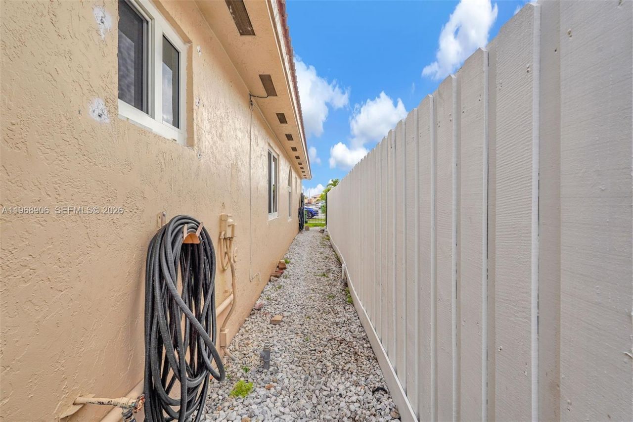 3289 W 70th St , Hialeah, FL 33018 Photo