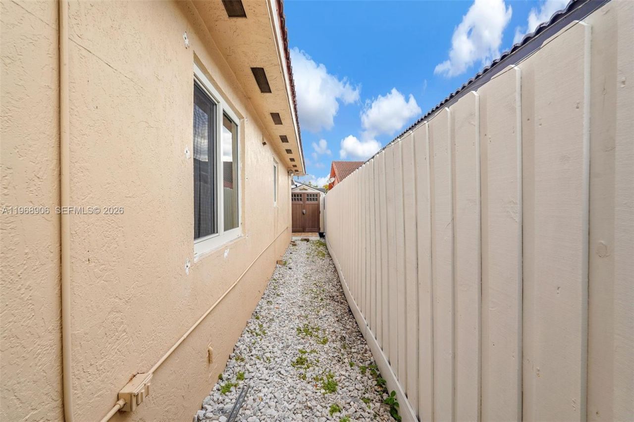 3289 W 70th St , Hialeah, FL 33018 Photo