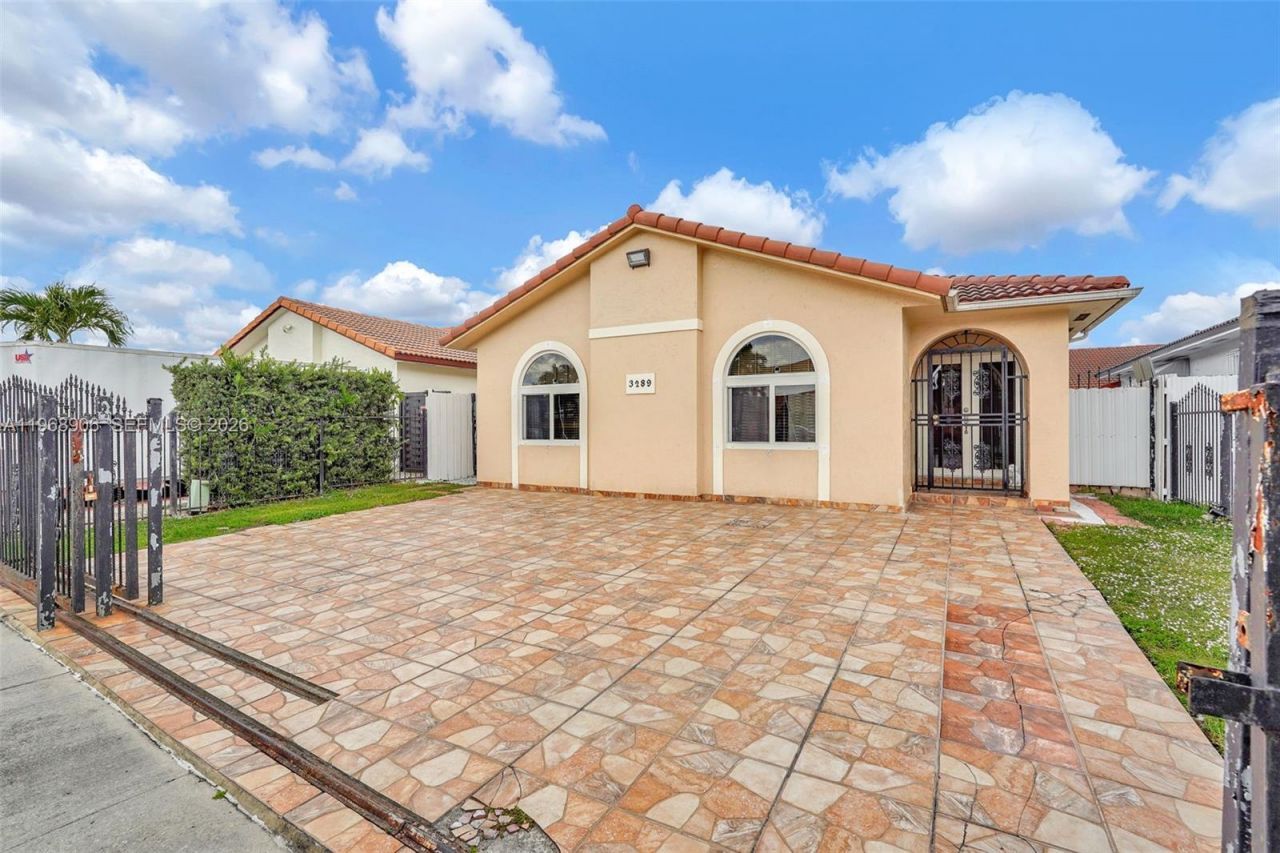 3289 W 70th St , Hialeah, FL 33018 Photo