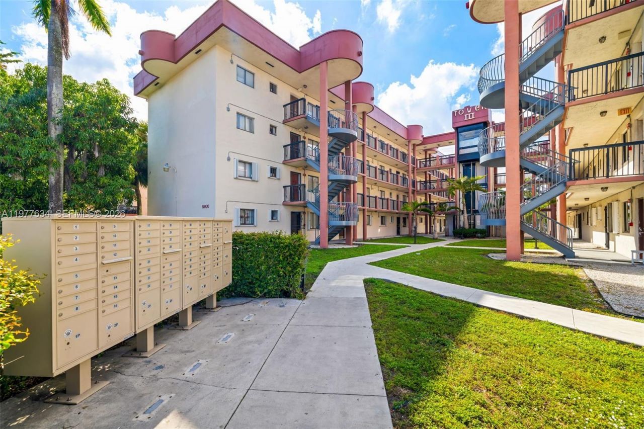 5400 W 21st Ct, Unit 402, Hialeah, FL 33016 Photo