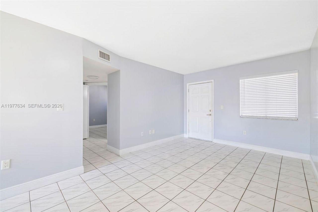 5400 W 21st Ct, Unit 402, Hialeah, FL 33016 Photo