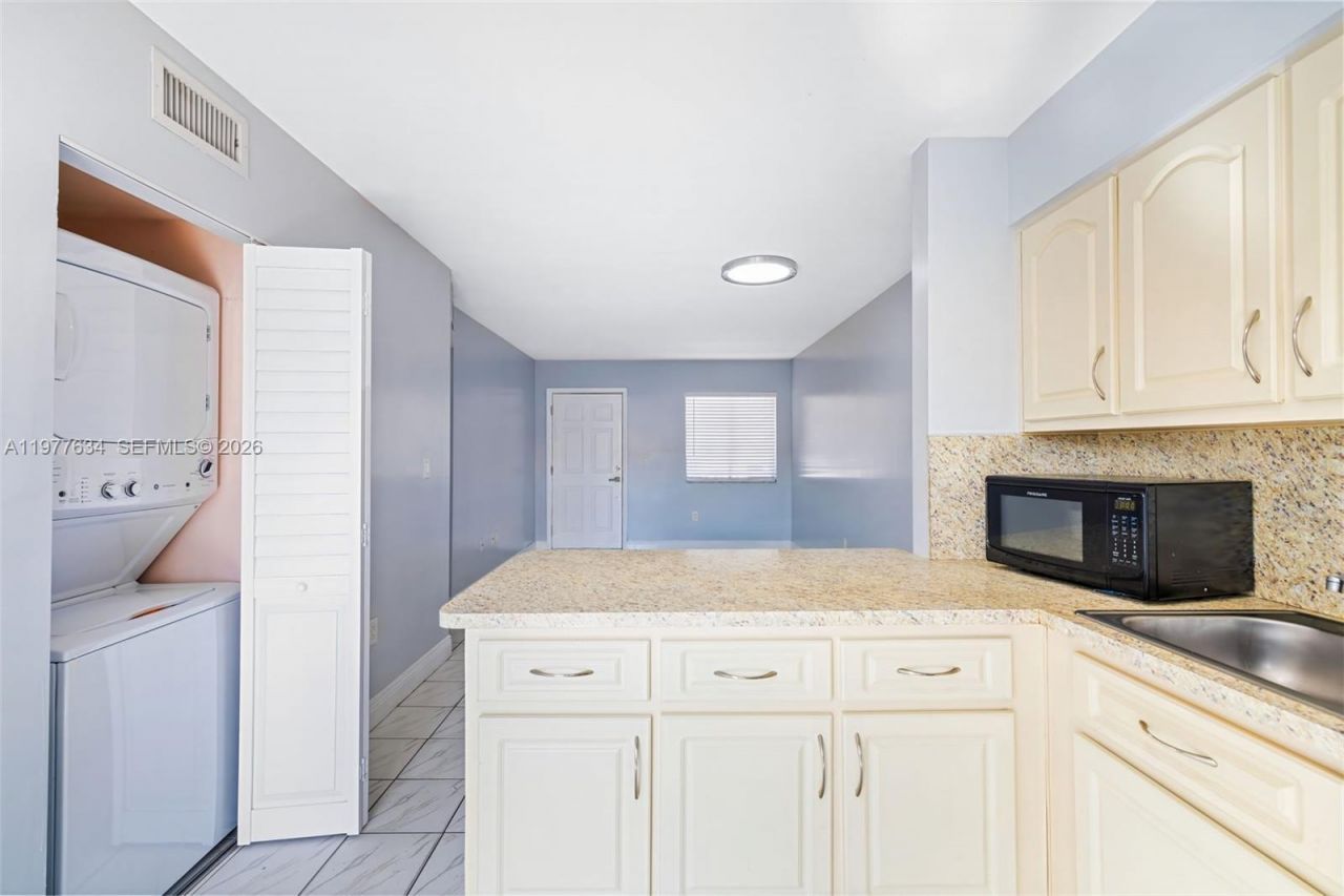 5400 W 21st Ct, Unit 402, Hialeah, FL 33016 Photo