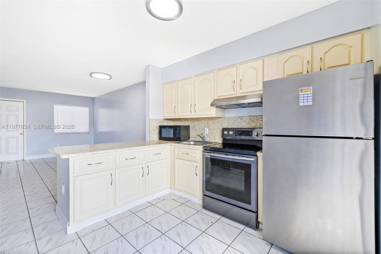 5400 W 21st Ct, Unit 402, Hialeah, FL 33016 Photo