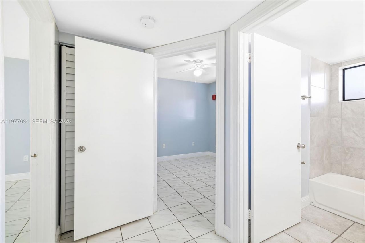 5400 W 21st Ct, Unit 402, Hialeah, FL 33016 Photo
