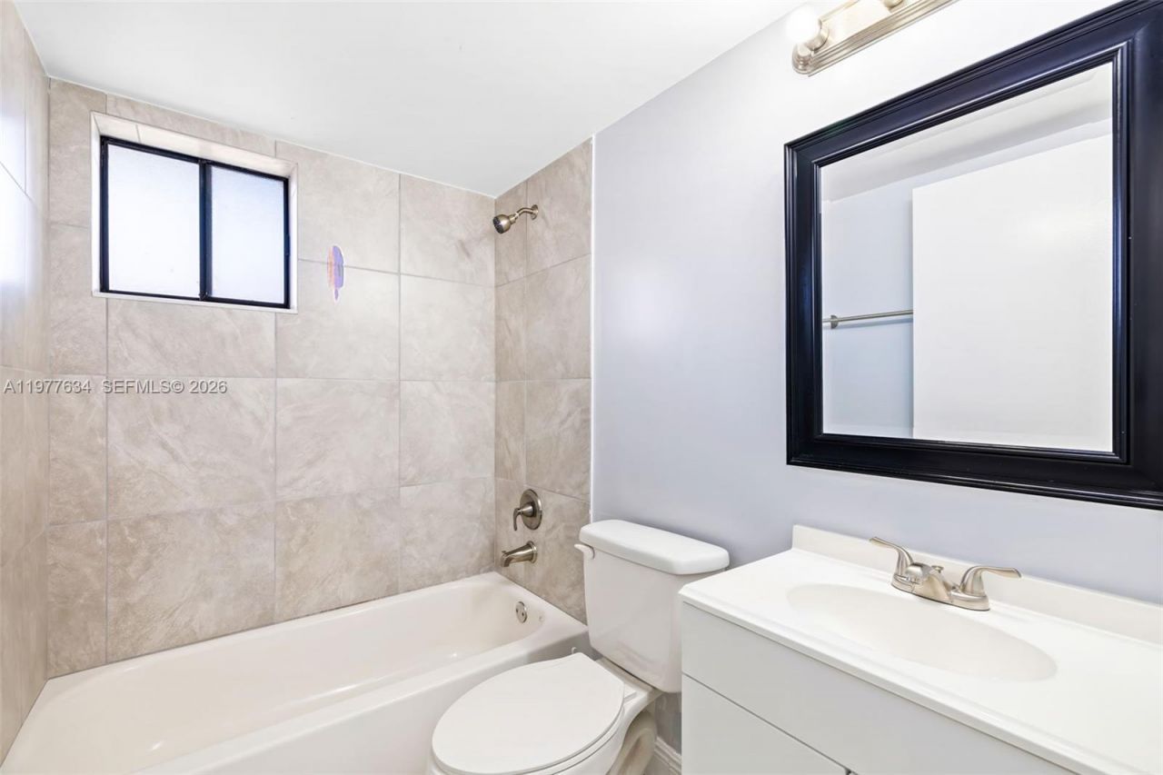 5400 W 21st Ct, Unit 402, Hialeah, FL 33016 Photo