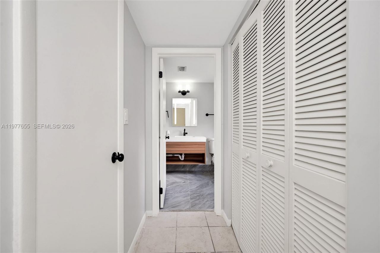 8600 NW 34th Pl, Unit B206, Sunrise, FL 33351 Photo