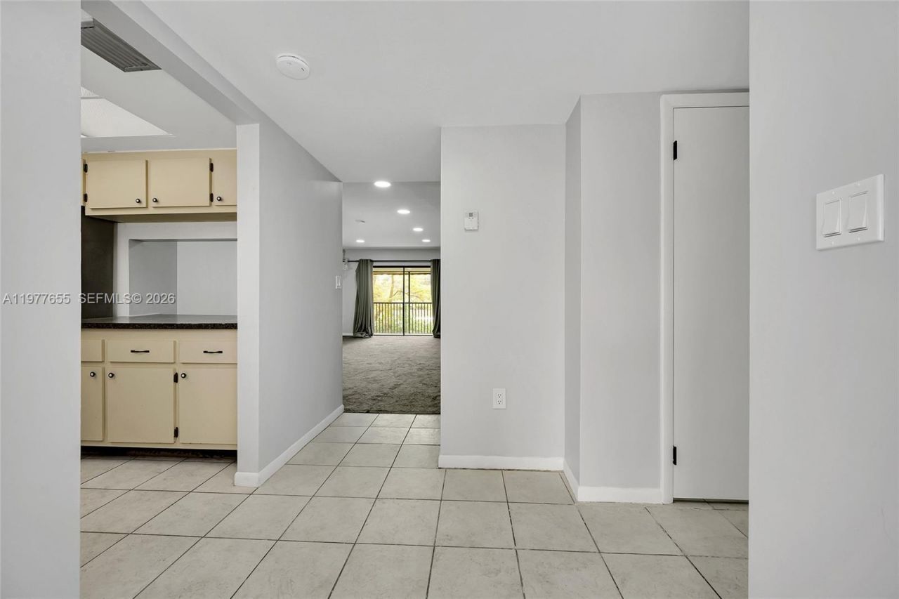 8600 NW 34th Pl, Unit B206, Sunrise, FL 33351 Photo