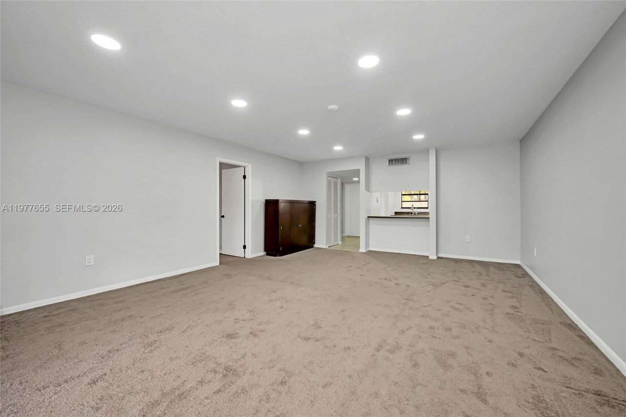 8600 NW 34th Pl, Unit B206, Sunrise, FL 33351 Photo