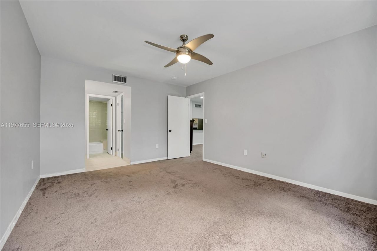 8600 NW 34th Pl, Unit B206, Sunrise, FL 33351 Photo