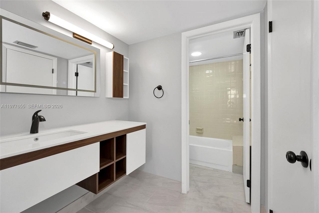 8600 NW 34th Pl, Unit B206, Sunrise, FL 33351 Photo