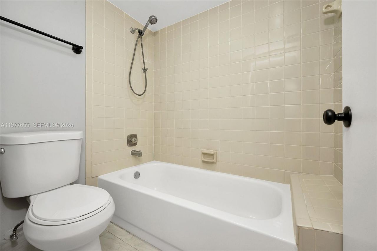 8600 NW 34th Pl, Unit B206, Sunrise, FL 33351 Photo