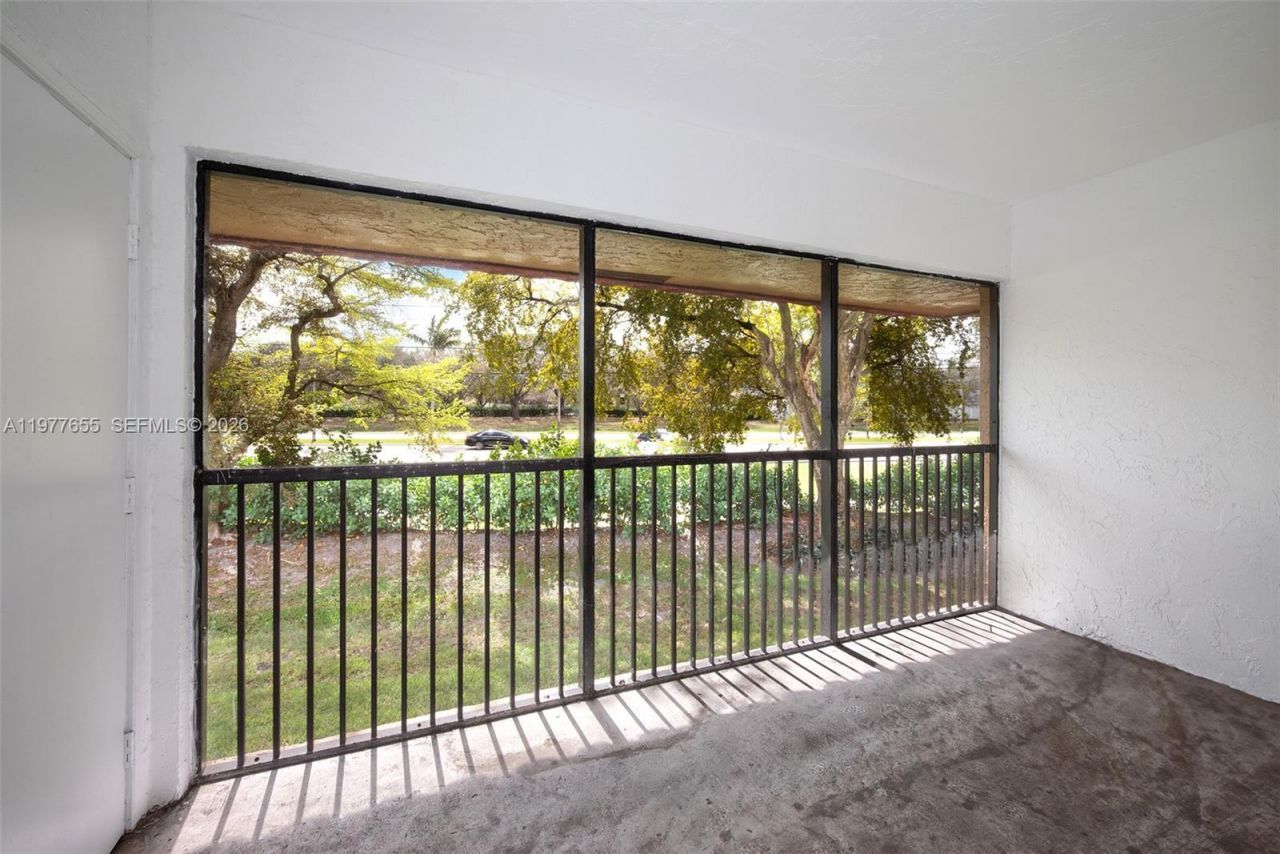 8600 NW 34th Pl, Unit B206, Sunrise, FL 33351 Photo
