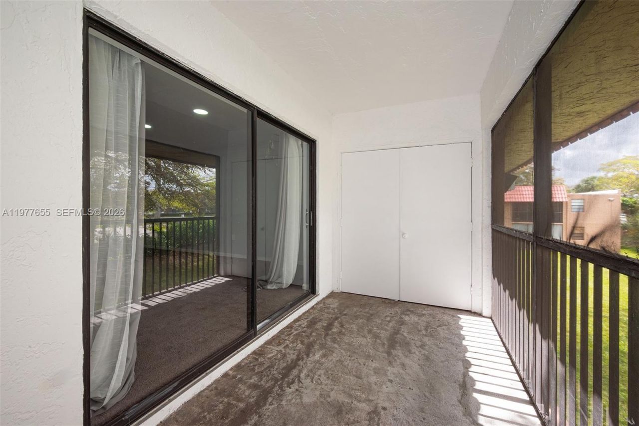 8600 NW 34th Pl, Unit B206, Sunrise, FL 33351 Photo