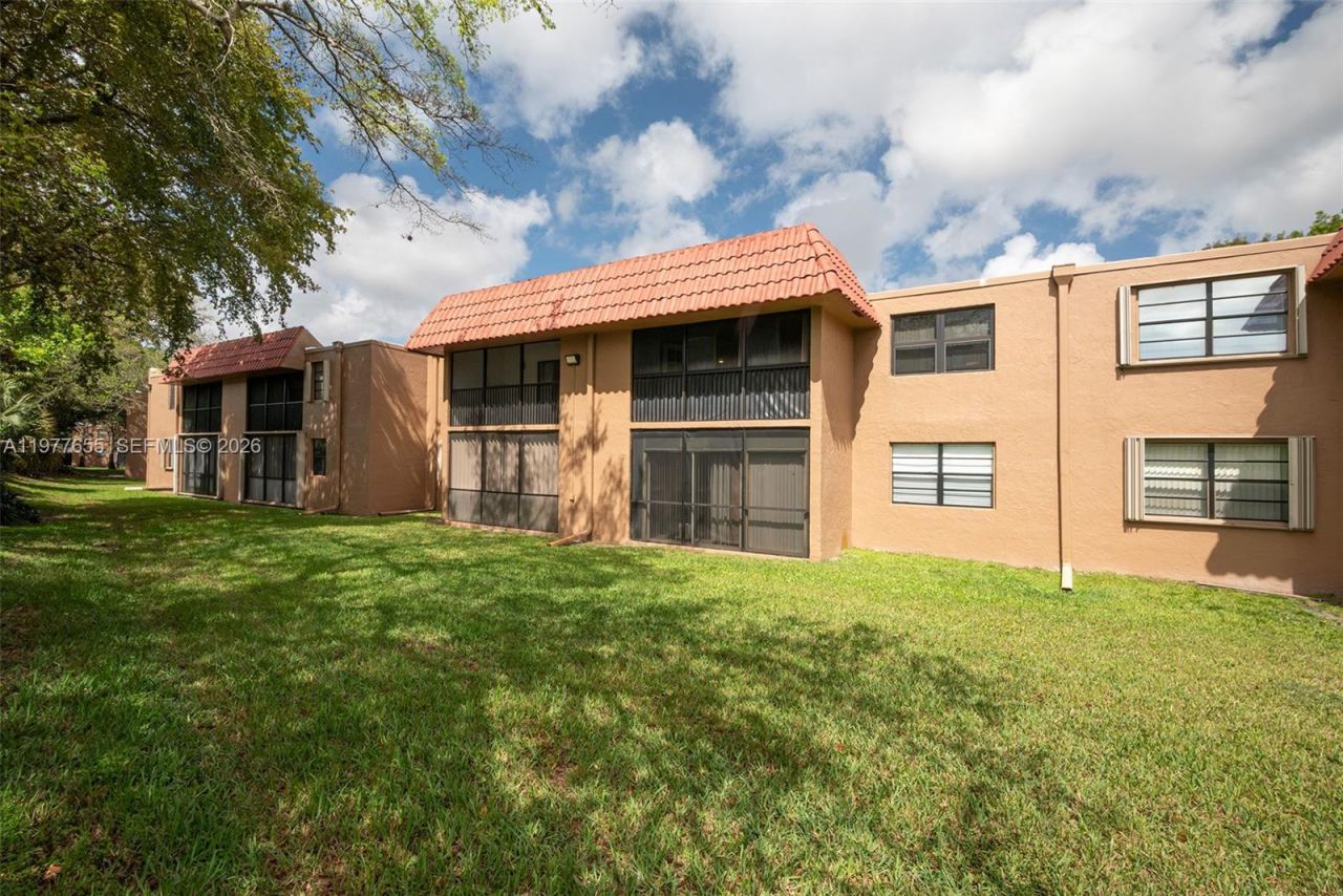 8600 NW 34th Pl, Unit B206, Sunrise, FL 33351 Photo