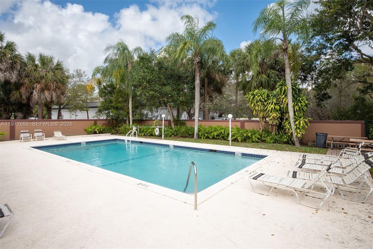 8600 NW 34th Pl, Unit B206, Sunrise, FL 33351 Photo