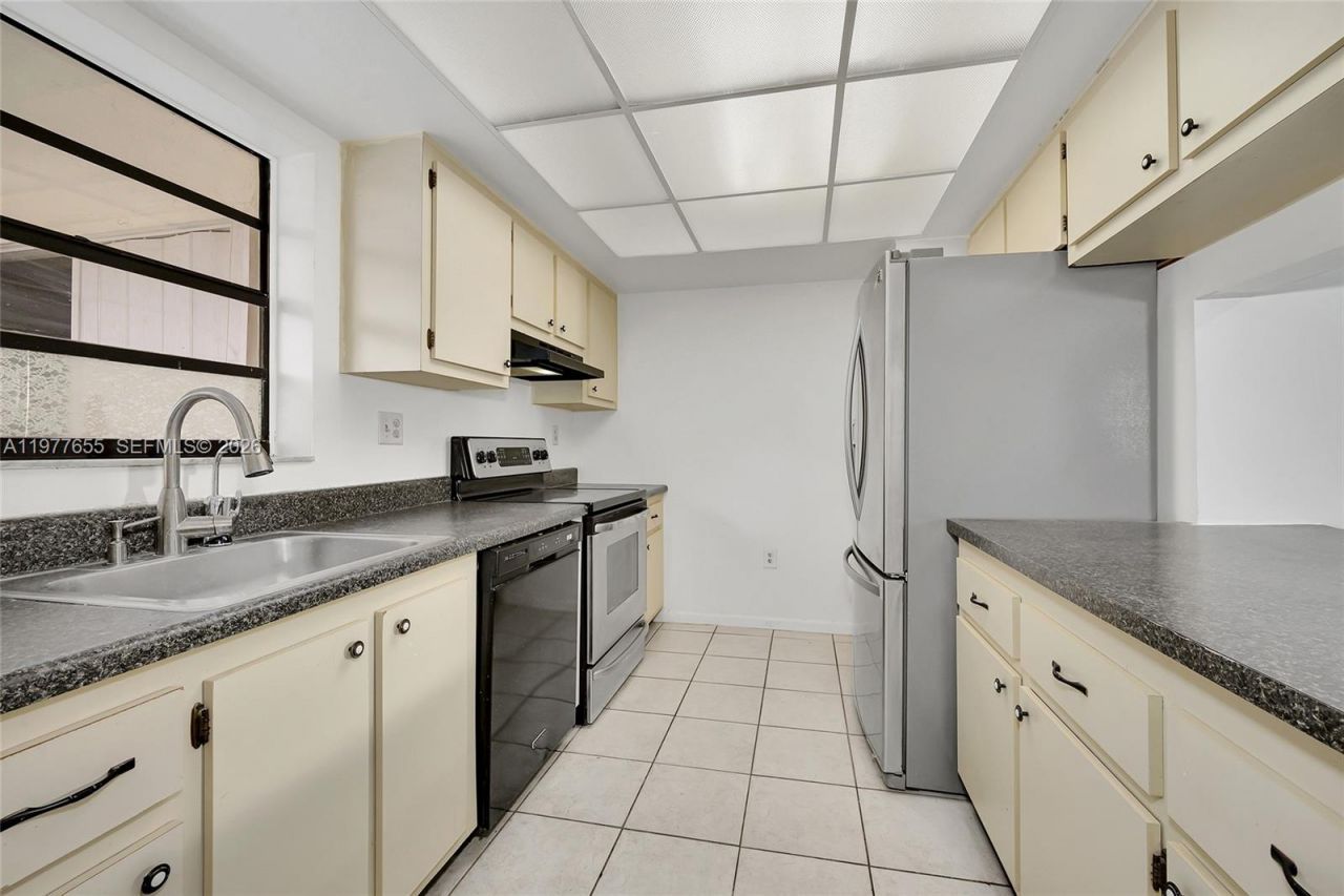 8600 NW 34th Pl, Unit B206, Sunrise, FL 33351 Photo