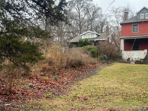 7392 Arlington Drive , St Louis, MO 63117