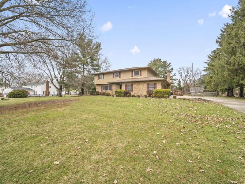 8914 Stonehenge Drive NW, Pickerington, OH 43147 Photo 2