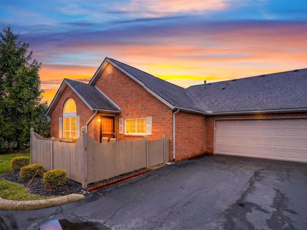 6836 Newrock Drive, Unit 21, New Albany, OH 43054