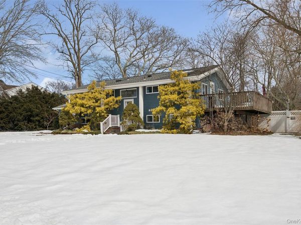 21 Amboy Road , Oakdale, NY 11769