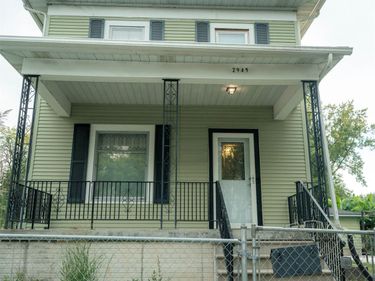 2945 R Street , Lincoln, NE 68503