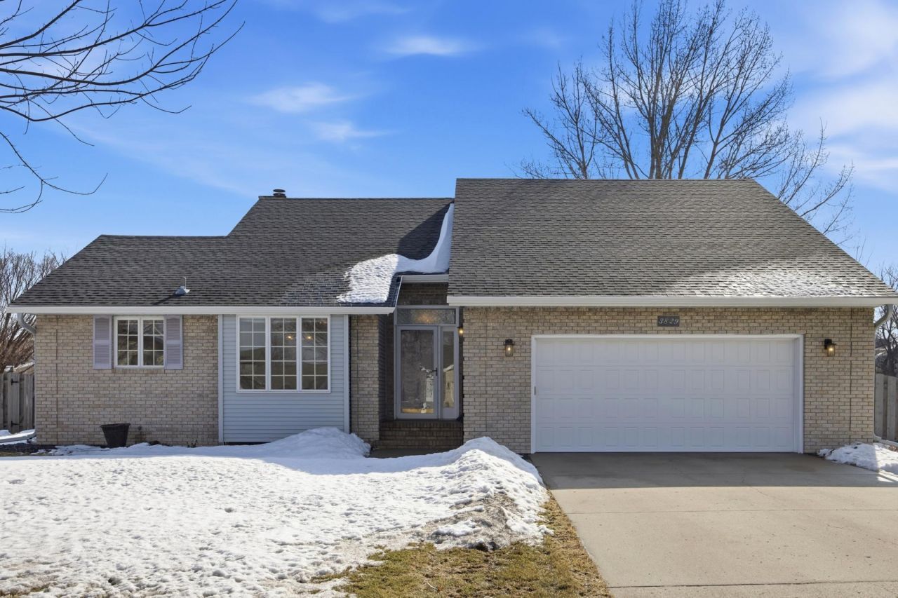 3829 10th Street N, Fargo, ND 58102 Main Photo