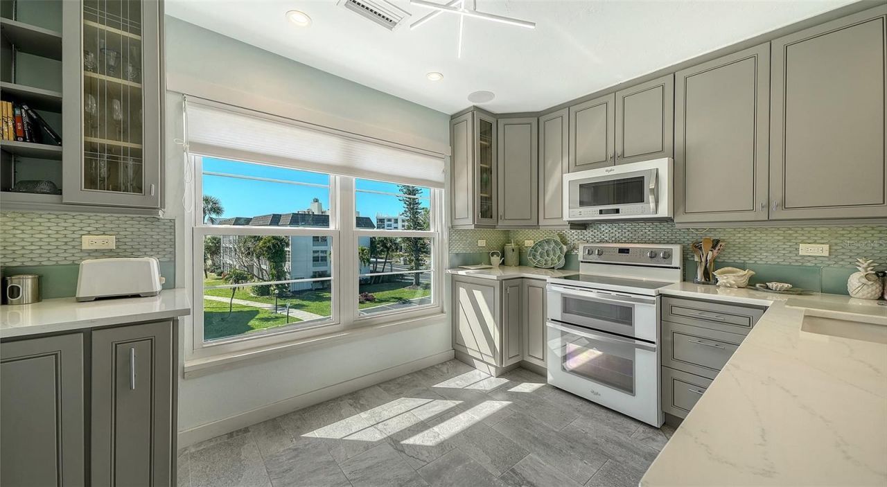 4440 Exeter Drive, Unit 301, Longboat Key, FL 34228 Photo