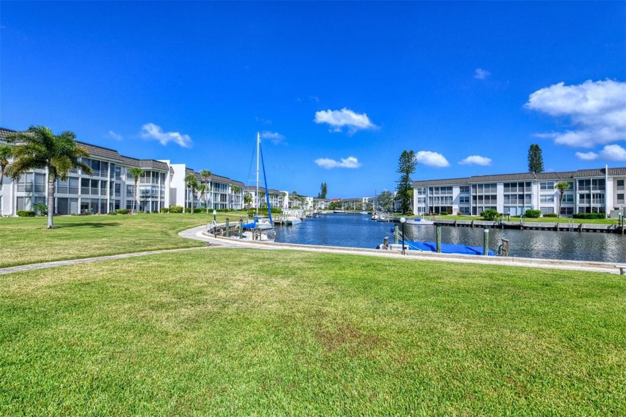 4440 Exeter Drive, Unit 301, Longboat Key, FL 34228 Photo