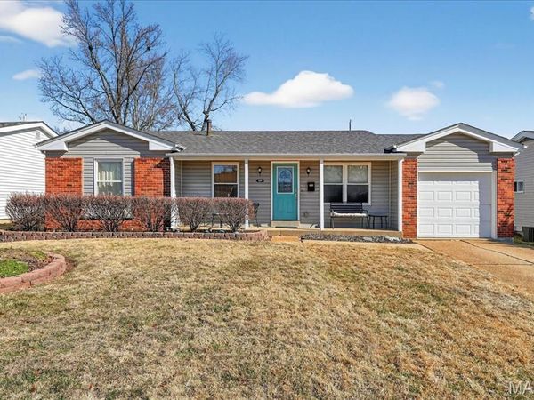 909 Townhouse Lane, Hazelwood, MO 63042