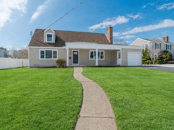7 Amherst Place, Massapequa, NY 11758