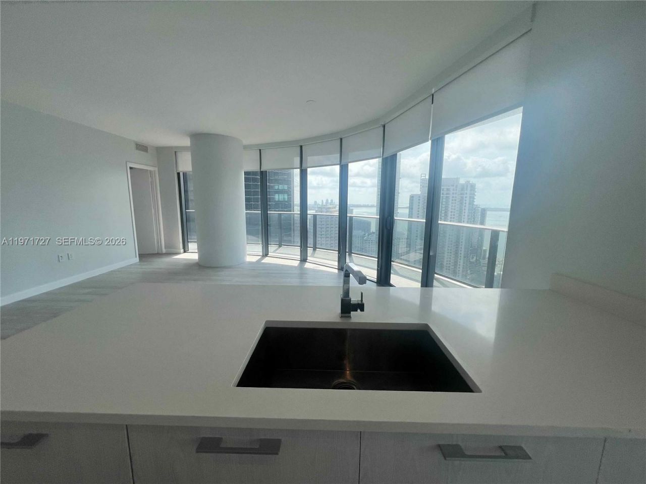 45 SW 9th St, Unit 3703, Miami, FL 33130 Photo