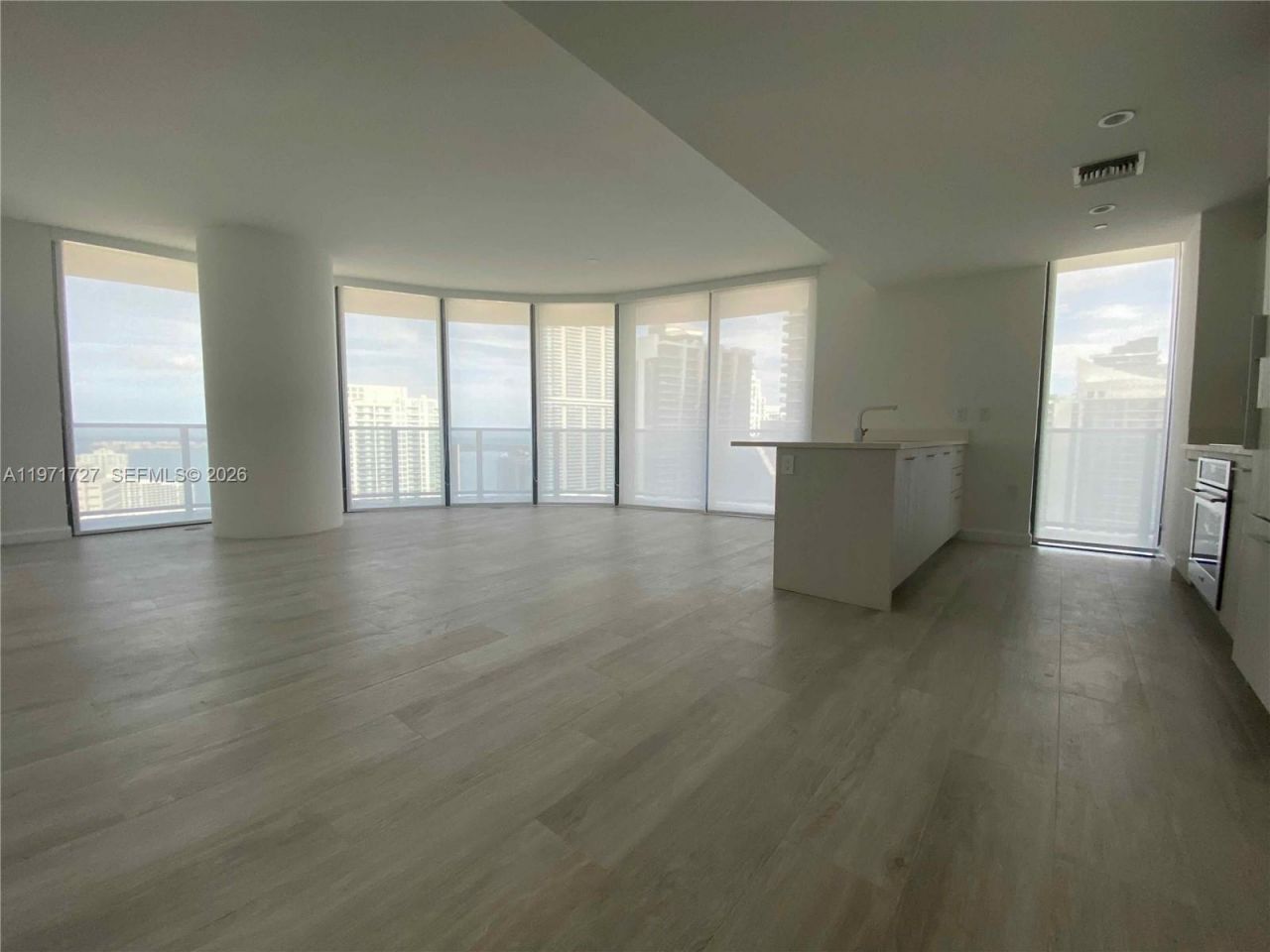 45 SW 9th St, Unit 3703, Miami, FL 33130 Photo