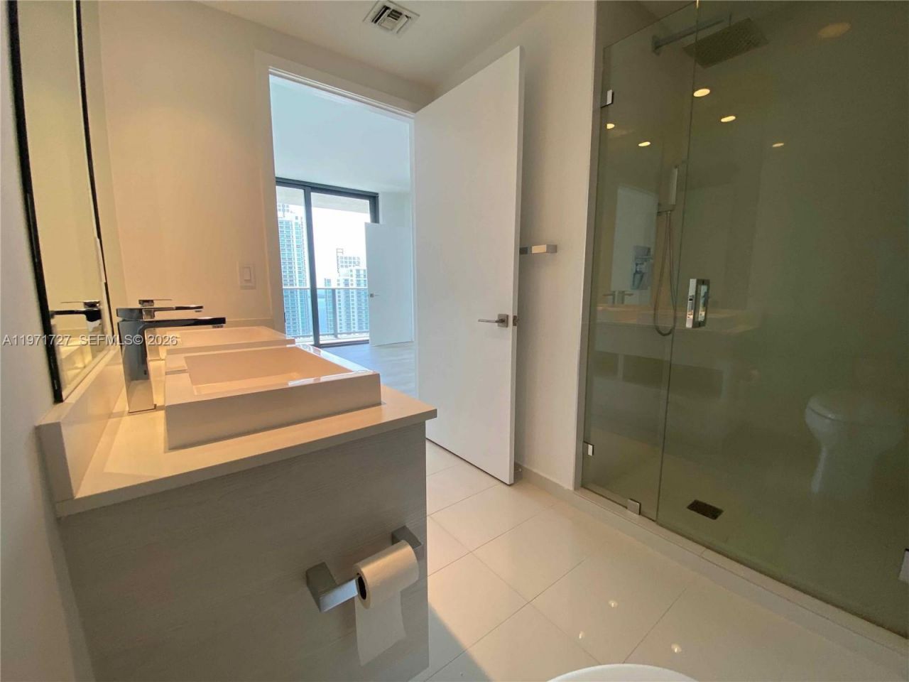 45 SW 9th St, Unit 3703, Miami, FL 33130 Photo